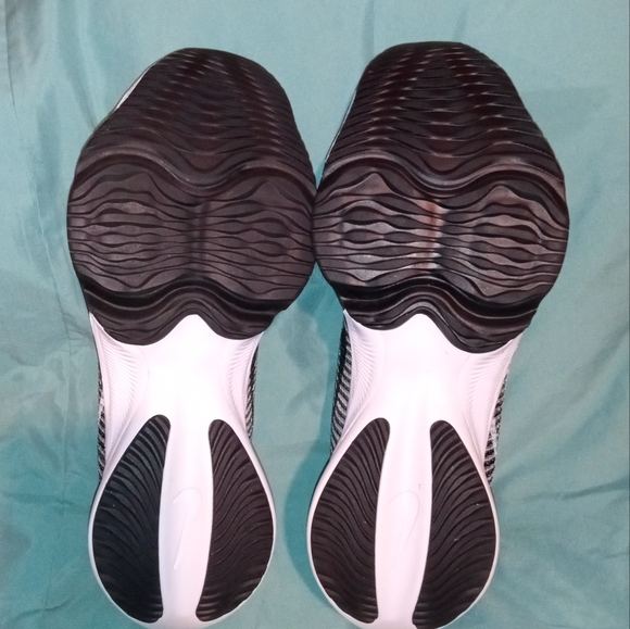 Nike Zoom Sneakers - Picture 4 of 8